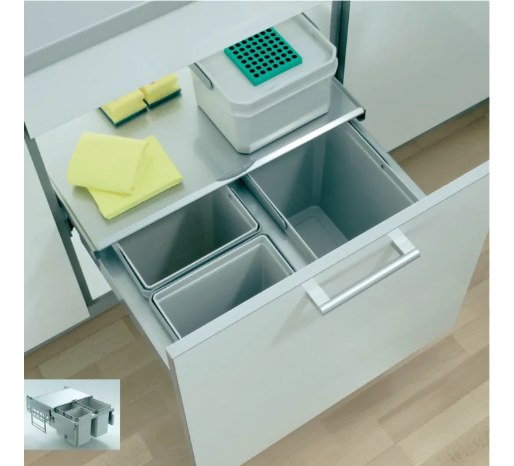 Here's the translation:Sliding kitchen trash bin with 3 compartments for 60 cm cabinet