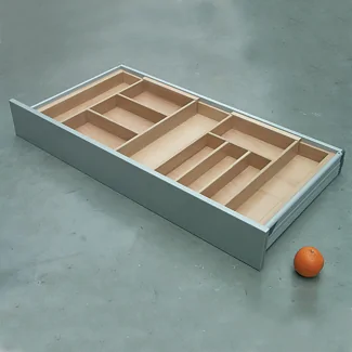 Here's the translation:Premium expandable cutlery tray in solid beech